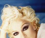 Madonna prête son image à Sunsilk : style fin 80's