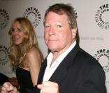 Alana Stewart et Ryan O'Neal assistent à la projection de Farrah's Story