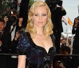 Elizabeth Banks était magnifique dans une robe bleu marine perlée et à sequins, à l'occasion du Festival de Cannes le 14 mai 2009