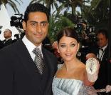 Aishwarya Rai et son mari Abhishek Bachchan, toujours très proches, pour le Festival de Cannes le 14 mai 2009