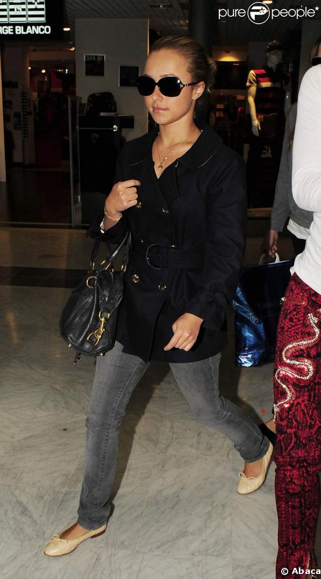 Hayden Panettiere arrive à l'aéroport de Nice ! 