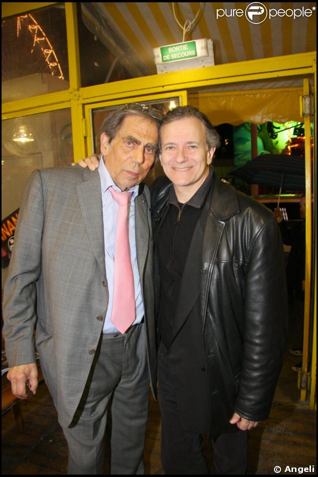 Francis Huster et le Dr Pierre Huth à la Foire du Trône le 16 mai 2009 pour la vente de tableaux Histoire de... 2008 au profit de l'institut Alfred Fournier