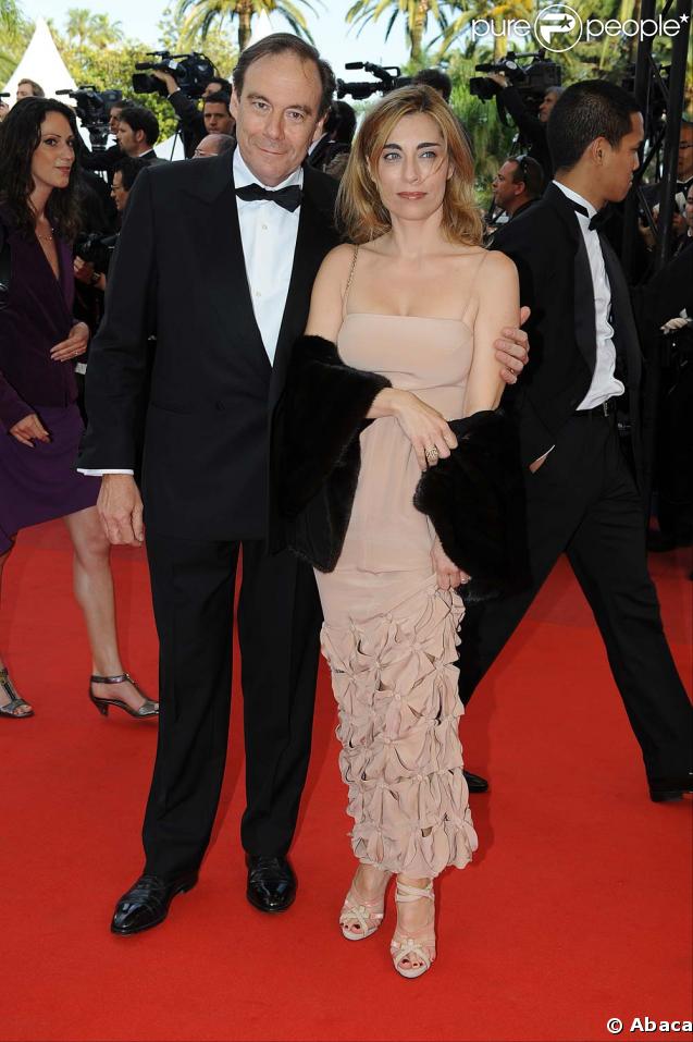 Xavier Couture et son amie lors de la montée des marches avant la projection de Vengeance, au Festival de Cannes, le 17 mai 2009