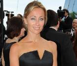 Anne-Sophie Lapix lors de la montée des marches avant la projection de Vengeance, au Festival de Cannes, le 17 mai 2009