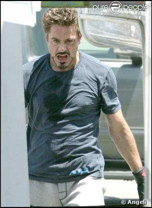 Robert Downey Jr. en plein combat avec son coach sur le tournage de Iron Man 2