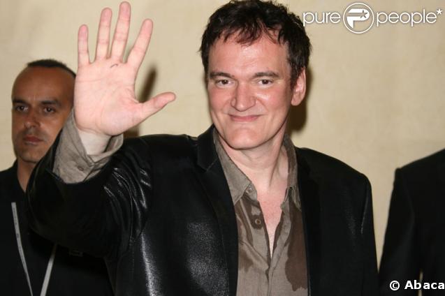 Quentin Tarantino sortant de la conférence de presse d'Inglourious Basterds le 20 mai 2009 durant le Festival de Cannes
