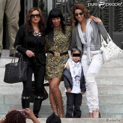 Beyoncé Knowles, sa soeur, son neveu et sa mère sont au Grand Palais à Paris
