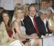 The Amber Fashion Show and Auction, au Meridien Beach Plaza Hotel de Monaco, le 22 mai 2009 : Liz Hurley et son époux Arun Najar s'amusent et amusent aux côtés d'Albert de Monaco et Charlene Wittstock