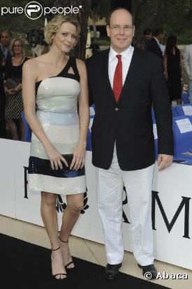 The Amber Fashion Show and Auction, au Meridien Beach Plaza Hotel de Monaco, le 22 mai 2009 : Albert de Monaco et Charlene Wittstock sur le catwalk, mais pas en maillot de bain !