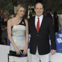Albert de Monaco et sa Charlene : très complices au côté de la torride Liz Hurley, de la bombe Tamara Ecclestone et au milieu des... maillots de bain !