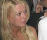 Tara Reid et un ami lors d'une soirée au VIP Room de Cannes