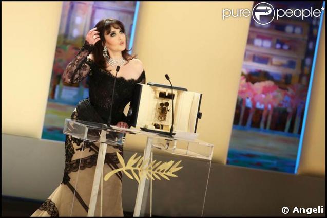 Isabelle Adjani s'apprête à remettre le prix de la caméra d'Or, à Cannes 