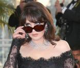 Elle a les yeux revolver, elle a le regard qui tue, elle a tiré la première, m'a touché, c'est foutu 
