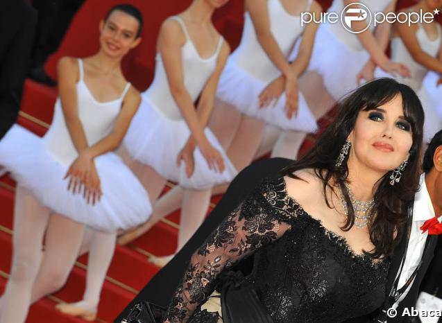 Isabelle Adjani ou le rayon de soleil de Cannes, qui s'apprête à vois le film de clôture, 