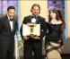 Isabelle Adjani remet le prix de la Caméra d"Or à Warwick Thornton pour "Samson &amp; Delilah" sous l"oeil bienveillant de Roschdy Zem, Président de ce jury indépendant