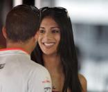  Nicole Scherzinger et son compagnon Lewis Hamilton sont dans le garage McLaren sur le circuit de Montmelo, près de Barcelone   