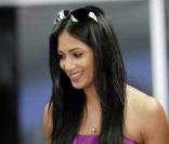  Nicole Scherzinger et son compagnon Lewis Hamilton sont dans le garage McLaren sur le circuit de Montmelo, près de Barcelone   
