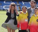 La Princesse Eugenie rencontre Sir David Tang, Président d'une association pour des enfants malades et le joueur Frank Lampard au stade de football de Chelsea
