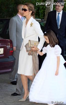 L'Infante d'Elena et sa fille Victoria Federica pour la communion de cette dernière 