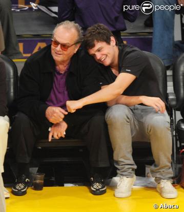 Jack Nicholson et son fils Raymond lors du match opposant les Lakers au Denver Nuggets à Los Angeles le 27 mai 2009