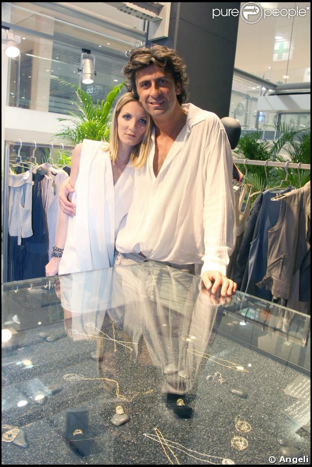 Vanessa Mimran, la créatrice de Nessa, et son compagnon Gilles Bellaloum recevaient leurs amis au concept store Le 66, le 28 mai 2009