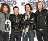Brandon Flowers avec le groupe The Killers en 2006   