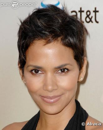 Halle Berry, très en beauté lors des Spike TV's "Guys Choice Awards" 2009, aux Sony Studios de Los Angeles, le 30 mai 2009 !
