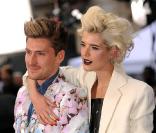 Agyness Deyn et Henry Holland lors de l'inauguration de l'exposition d'été de la Royal Academy of Arts à Londres le 3 juin 2009