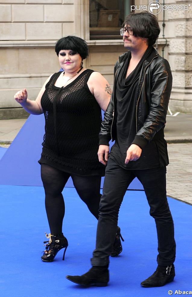 Beth Ditto et Brace Payne lors de l'inauguration de l'exposition d'été de la Royal Academy of Arts à Londres le 3 juin 2009