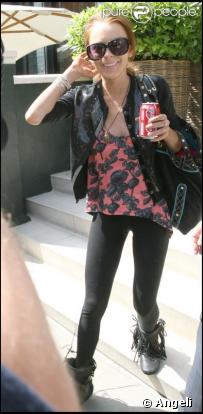 Lindsay Lohan sortant de l'hôtel de Samantha Ronson ce matin...
