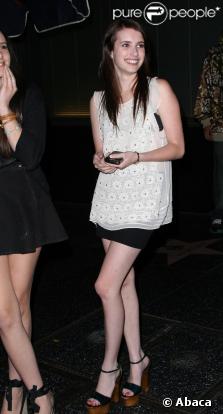 Emma Roberts devant le restaurant Katsuya à Los Angeles, le 4 juin 2009