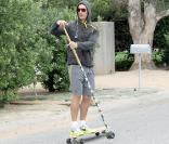 Matthew McConaughey faisant du skateboard à Malibu...