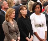 Sarah Brown, Carla Bruni-Sarkozy et Michelle Obama lors de la commémoration du Débarquement le 6 juin 2009 à Colleville-sur-Mer 
