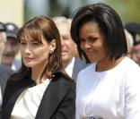 Carla Bruni-Sarkozy et Michelle Obama lors de la commémoration du Débarquement en Normandie le 6 juin 2009