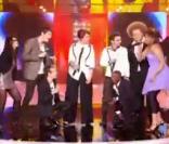 Les candidats chante Y.M.C.A