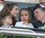 Rania de Jordanie et son roi Abdullah II de Jordanie assistent à une fête ne leur honneur avec leurs enfants Hashem et Salma 