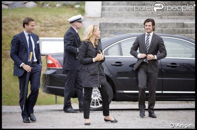 Madeleine de Suède fêtant ses 27 ans sur un bateau dans le port de Stockholm entourée de ses proches et ses amis le 10 juin 2009