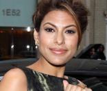 La très belle Eva Mendes, à l'occasion du Cartier Love Day, à la boutique Cartier sur la 5e avenue de New York, le 11 juin 2009 !