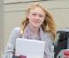 Dakota Fanning, très lookée, ne quitte plus d'une semelle... Kristen Stewart de Twilight !