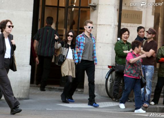 Hayden Christensen et Rachel Bilson en balade à Paris le 29 mai 2009