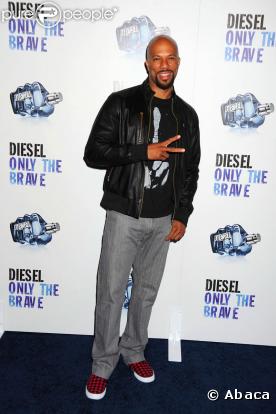 Common n°8 du classement des célibataires les plus sexy du magazine People : le rapper US est tellement classe et cool ! Cependant, il n'est peut-être pas si célébataire que ça... Serena Williams l'a dans la peau