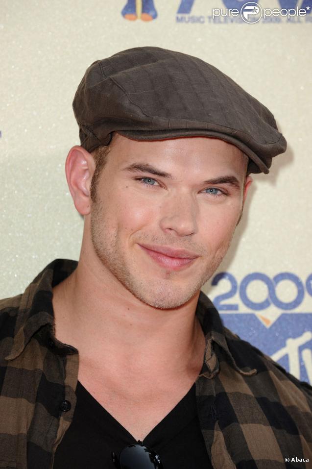Kellan Lutz n°5 (ex-aequo) du classement des célibataires les plus sexy du magazine People : l'autre vampire de Twilight fait mouche ! 