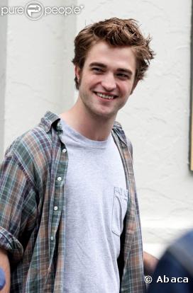 Robert Pattinson n°10 du classement des célibataires les plus sexy du magazine People : une surprise de voir le héros de Twilight, adulé par des millions de jeunes ''seulement'' à la dixième position...