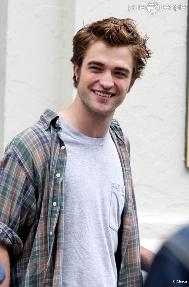 Robert Pattinson n°10 du classement des célibataires les plus sexy du magazine People : une surprise de voir le héros de Twilight, adulé par des millions de jeunes ''seulement'' à la dixième position... 