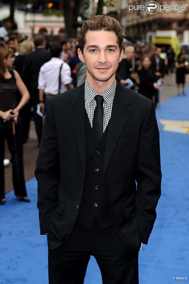 Shia LaBeouf n° 3 du classement des célibataires les plus sexy du magazine People : du gringalet de Transformers au beau gosse d'Hollywood... il n'y a qu'un pas ! 
