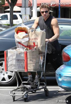 Ryan Philippe et son fils Deacon font du shopping à Los Angeles (17 juin)