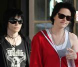 Kirsten Stewart et Joan Jett, à la sortie d'un hôtel de Burbank, le 18 juin 2009 !