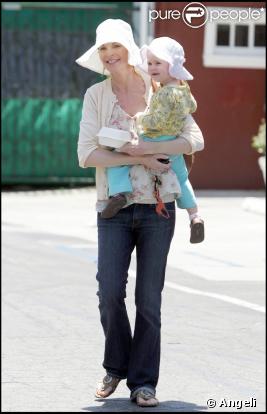 Marcia Cross et sa fille Eden pour un déjeuner à Los Angeles, hier