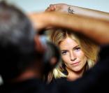 Sienna Miller dans le shooting du parfum Orange d'Hugo Boss !