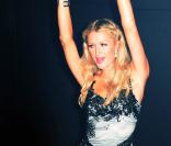 Paris Hilton, dans une boite de nuit de Dubai, a demandé au DJ de passer du Michael Jackson